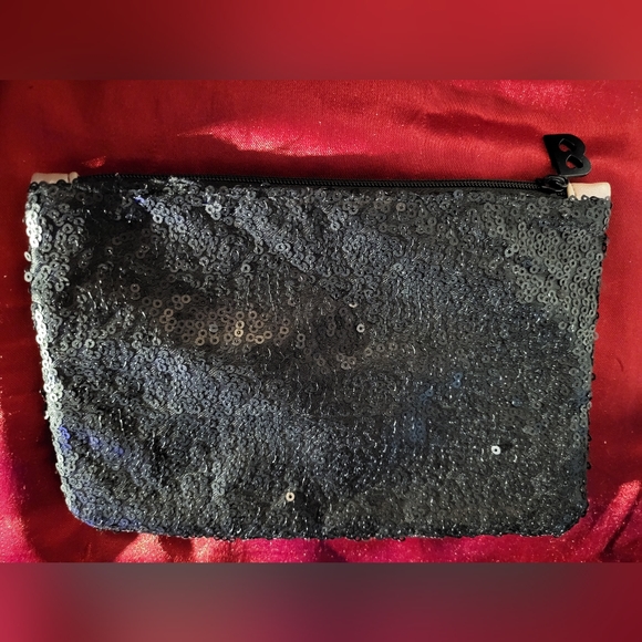 EUC Bundle Of Betty Boop Wristlet Wallet & Ipsy Makeup Pouch - Picture 9 of 9